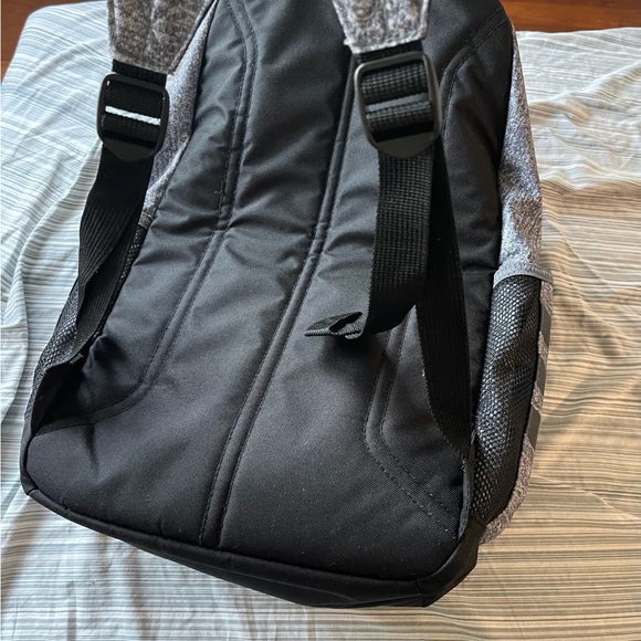 MAKE AN OFFER! ADIDAS BACKPACK - Picture 7 of 7